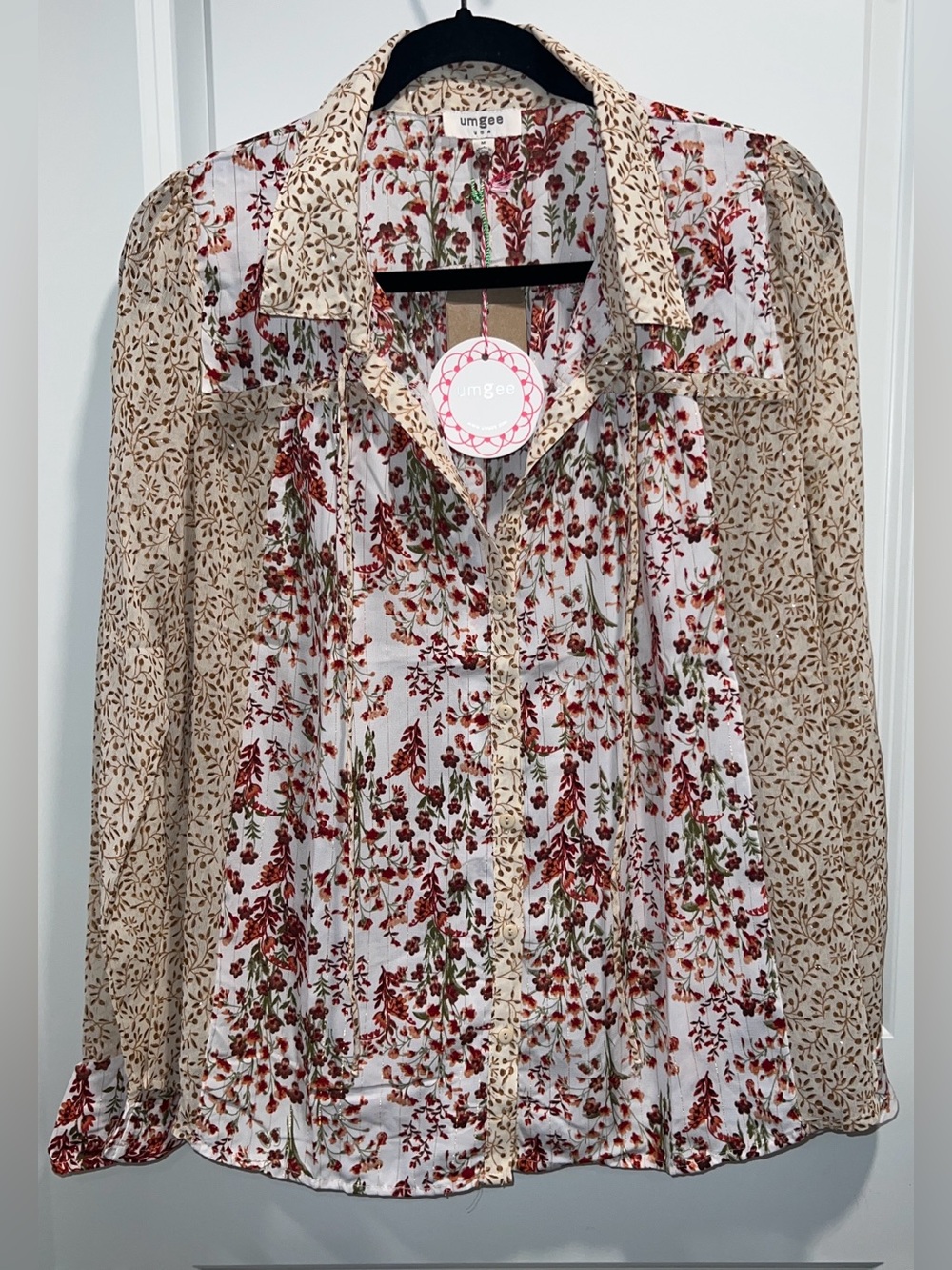 Umgee Women’s Cream Blouse with Red Floral Mix-Print Size M NWT